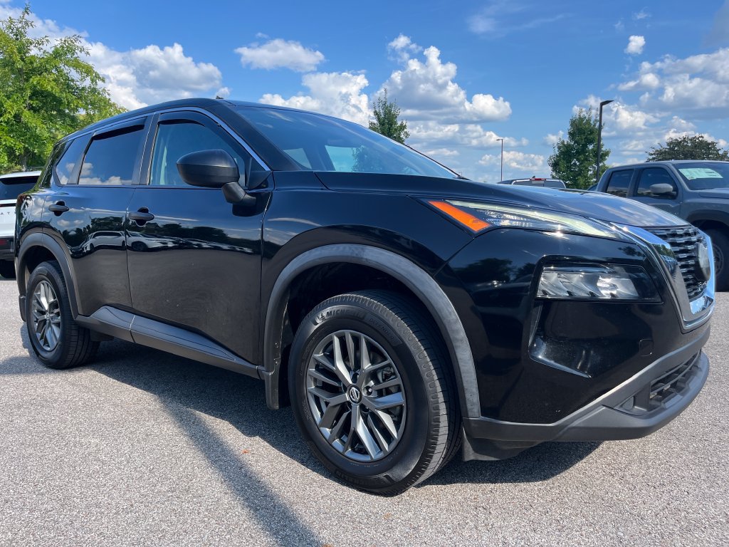 Used 2021 Nissan Rogue S FWD image 2
