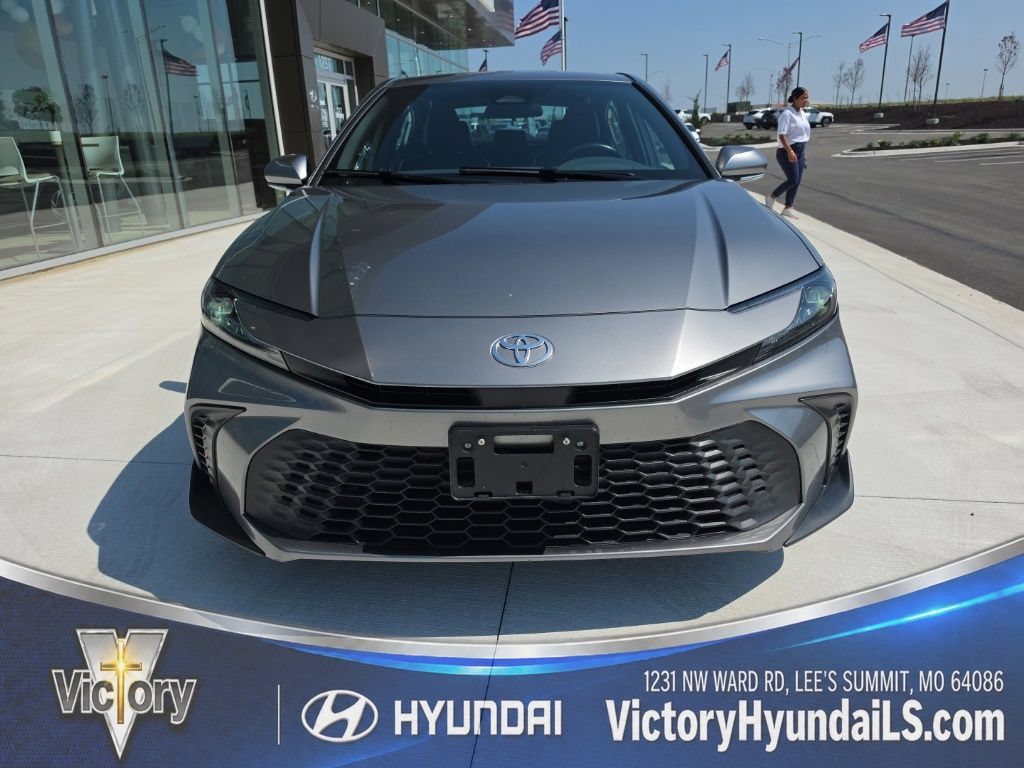 Used 2025 Toyota Camry SE FWD image 9