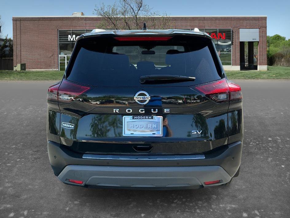 Used 2021 Nissan Rogue SV w/ Premium Package FWD image 3