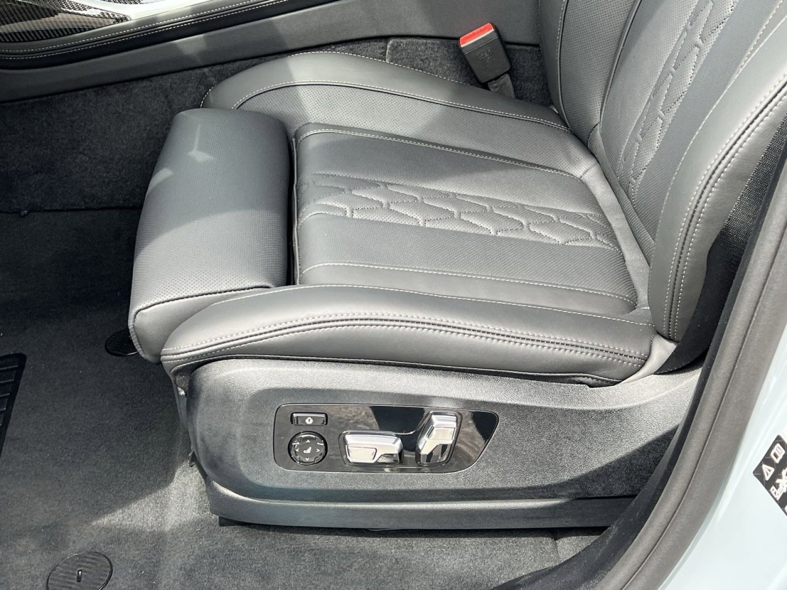 New 2026 BMW X7 M60i image 11