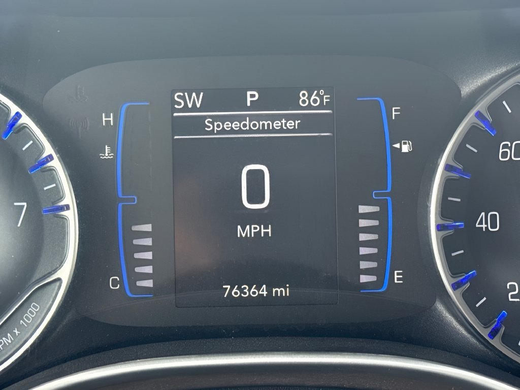 Used 2022 Chrysler Voyager LX FWD image 13