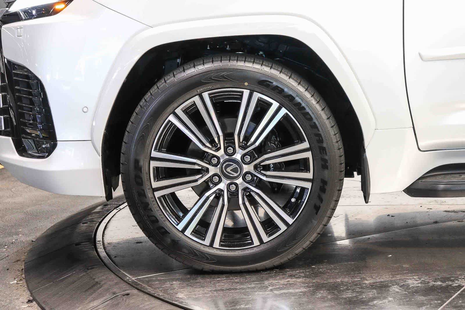Certified 2025 Lexus LX 700h Luxury AWD/4WD image 9