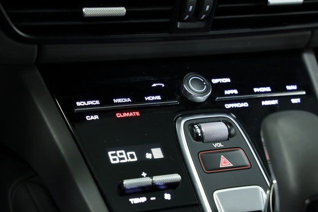 Used 2022 Porsche Cayenne Platinum Edition image 23