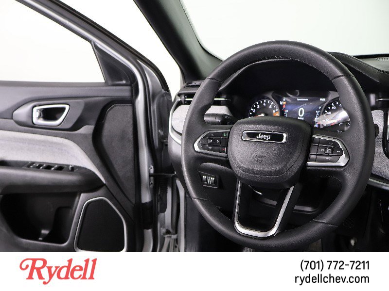 Used 2024 Jeep Compass Latitude image 16