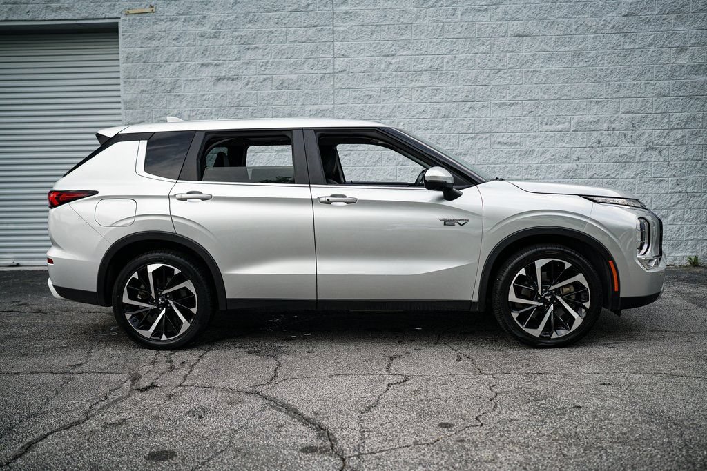 Used 2023 Mitsubishi Outlander LE AWD/4WD image 17