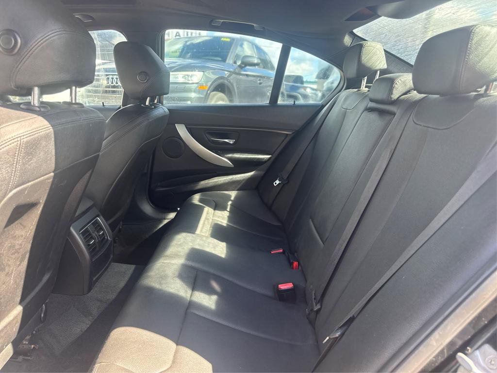 Used 2016 BMW 320i Sedan RWD image 10