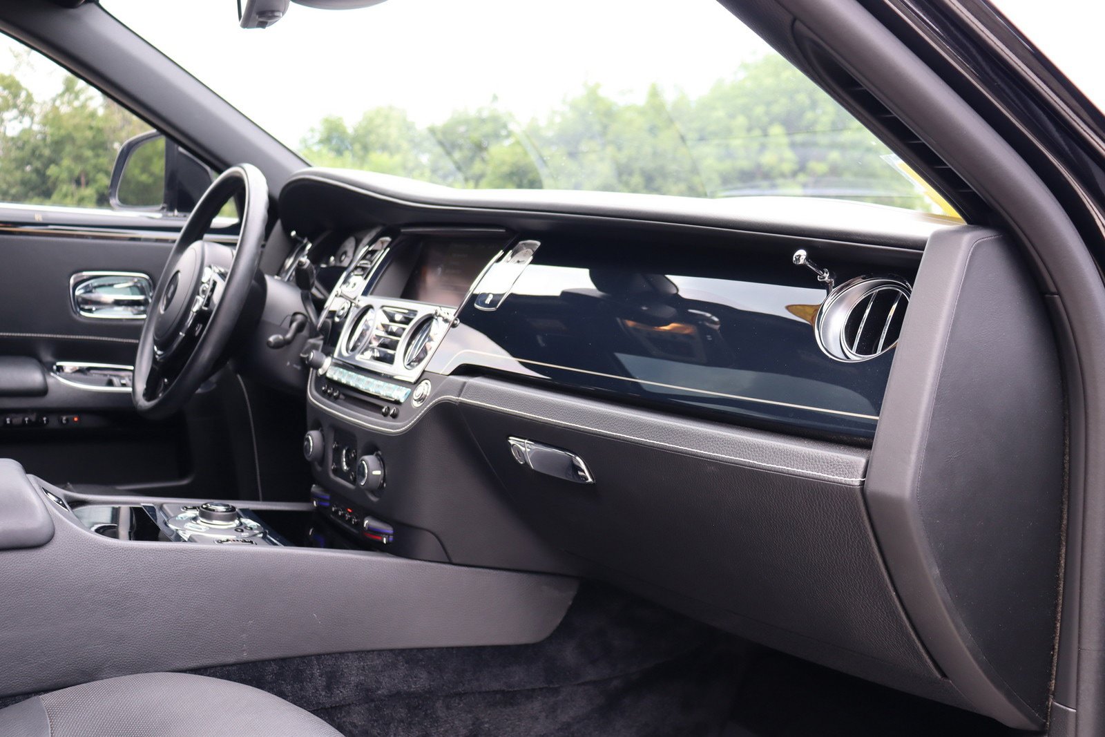 Used 2012 Rolls-Royce Ghost RWD image 24