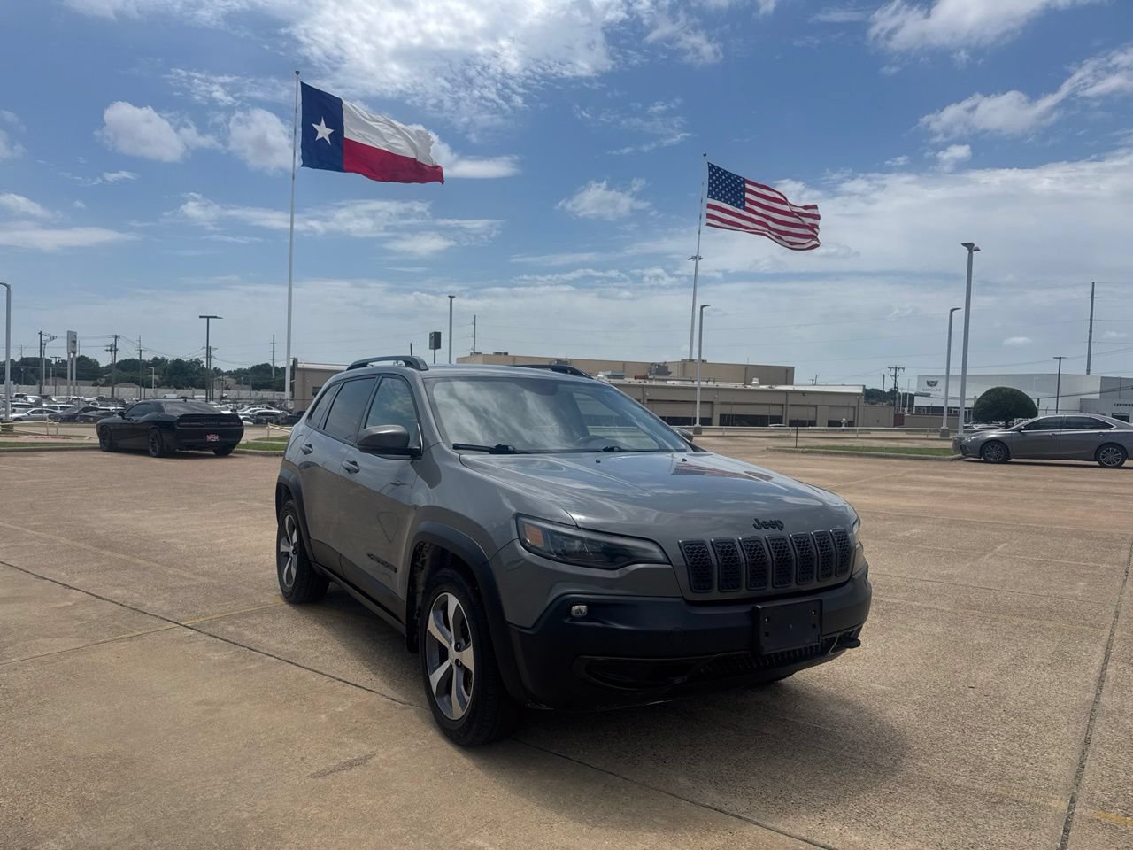 Used 2020 Jeep Cherokee Latitude w/ Quick Order Package 26F North AWD/4WD image 1