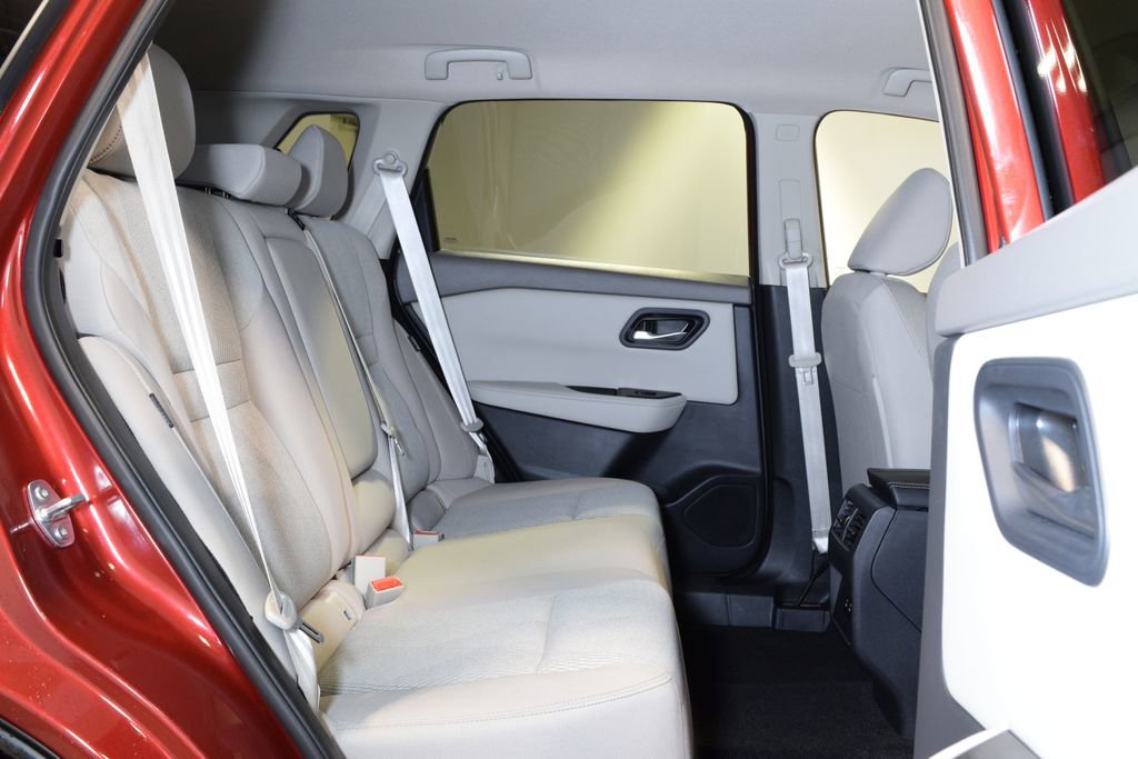 Used 2025 Nissan Rogue SV AWD/4WD image 29