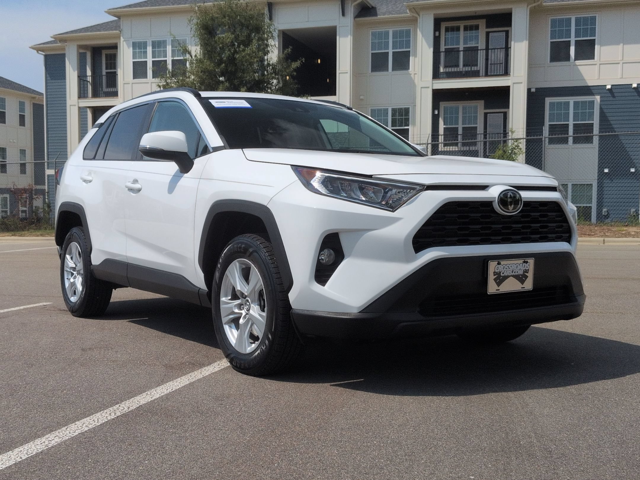 Used 2019 Toyota RAV4 XLE FWD image 1