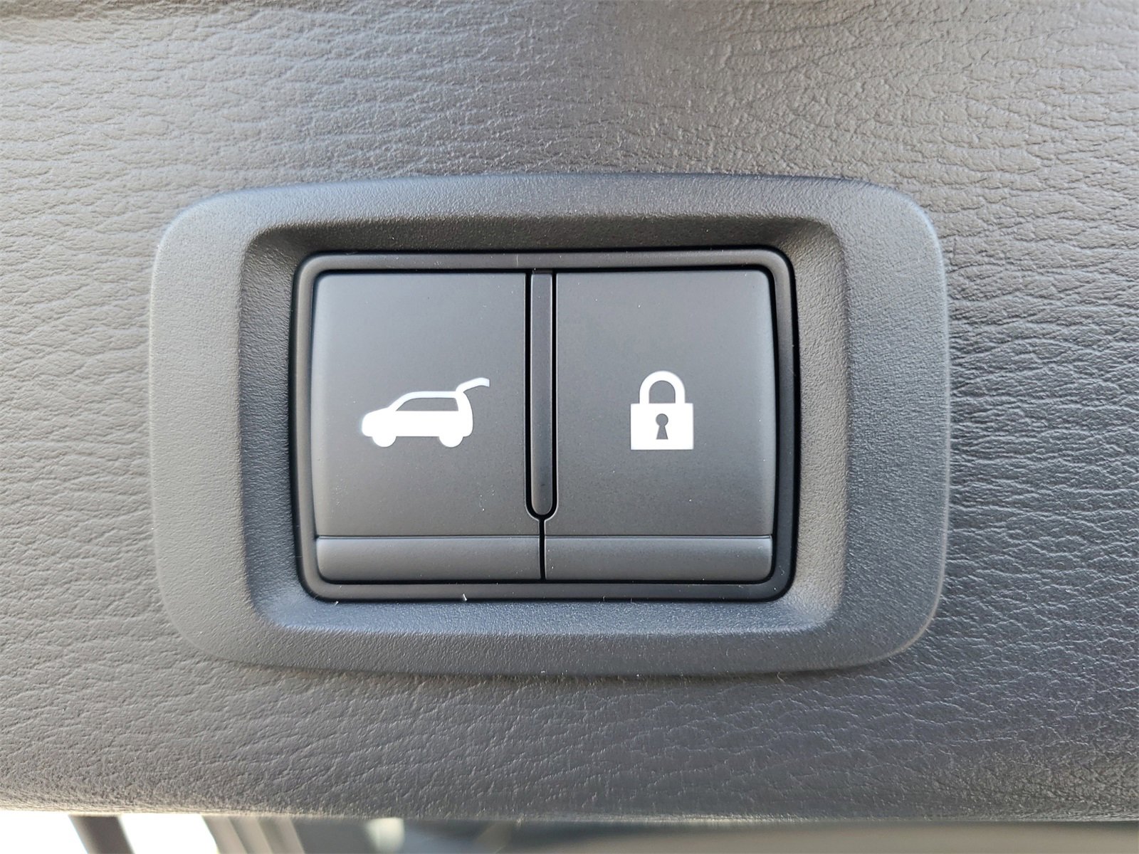 New 2025 Mitsubishi Outlander SE image 31