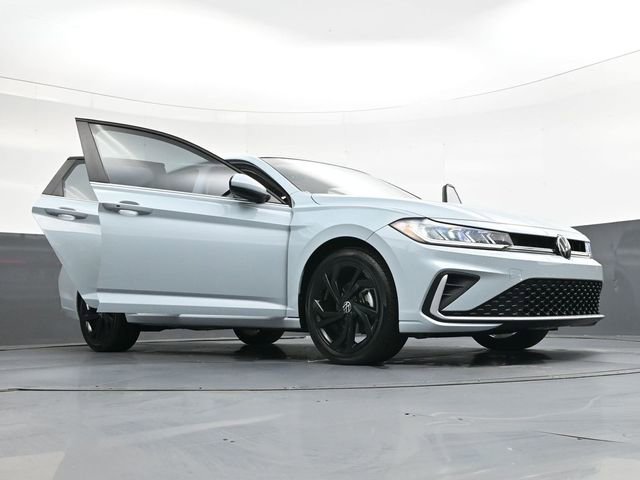 Used 2025 Volkswagen Jetta SE image 40