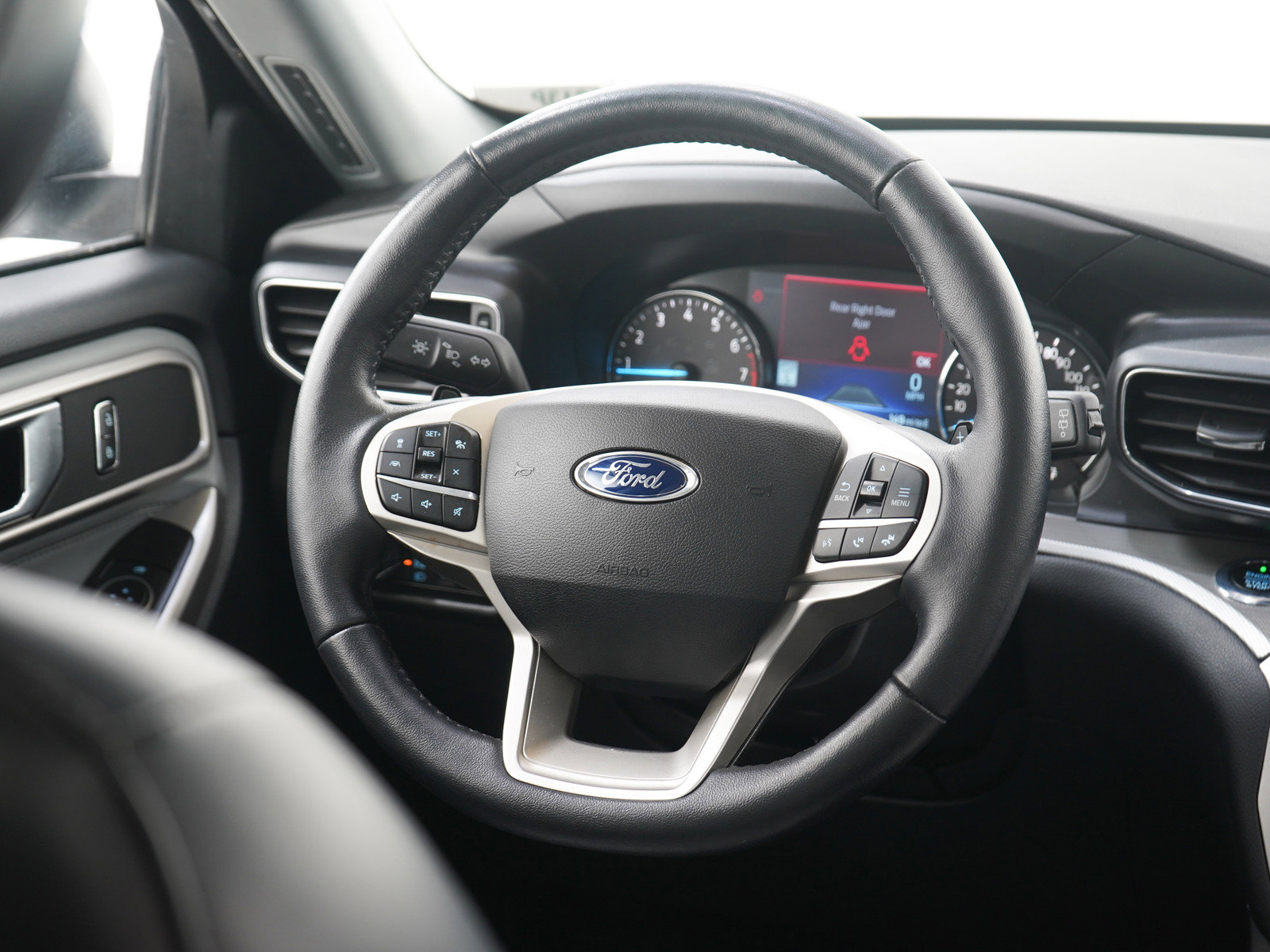 Used 2021 Ford Explorer XLT w/ XLT Sport Appearance Package image 17