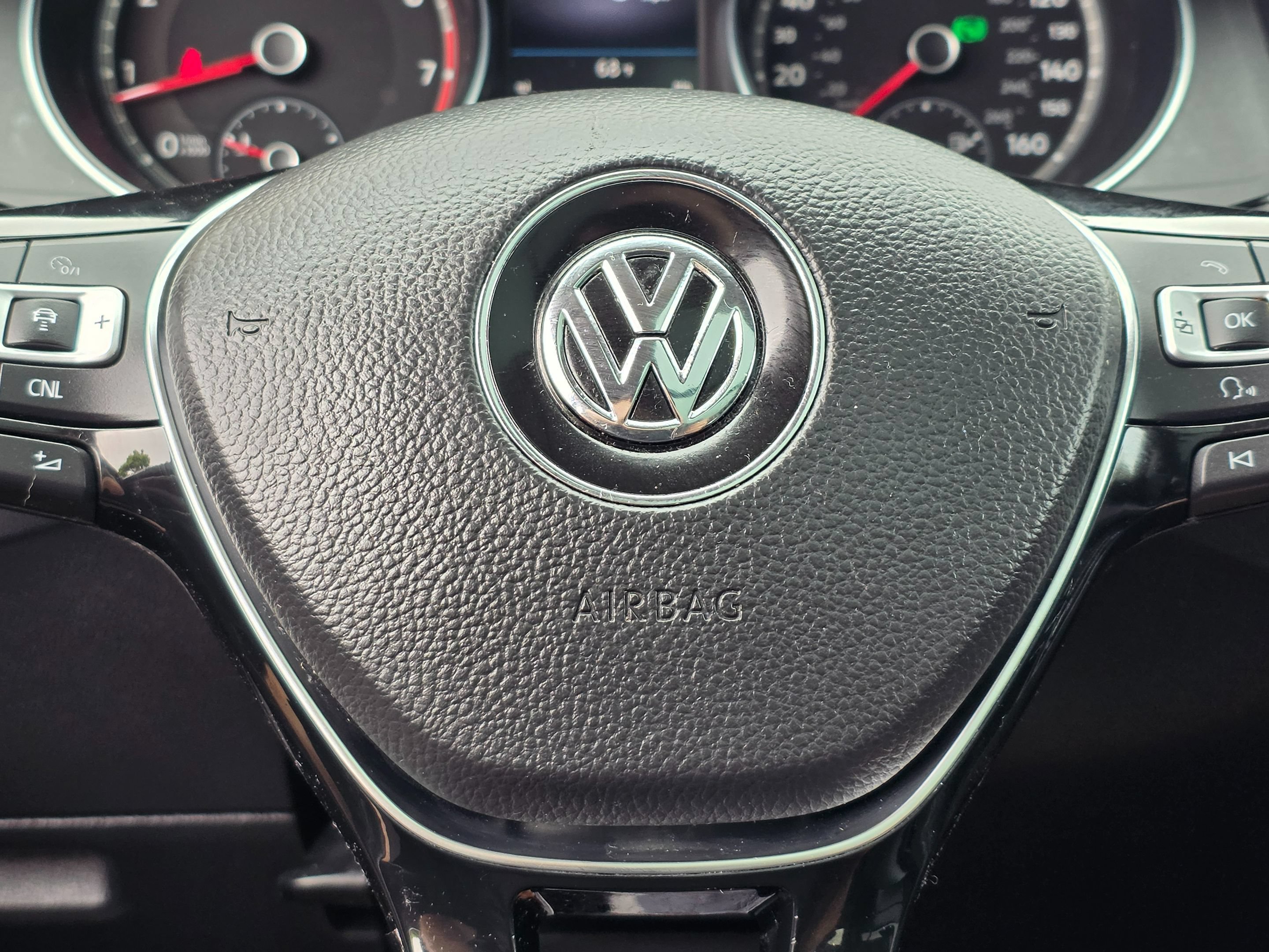 Used 2018 Volkswagen Atlas SEL FWD image 31