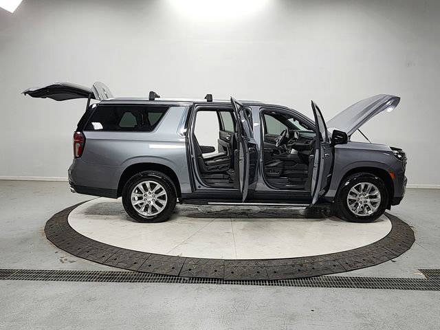 Used 2021 Chevrolet Suburban Premier w/ Premium Package AWD/4WD image 16