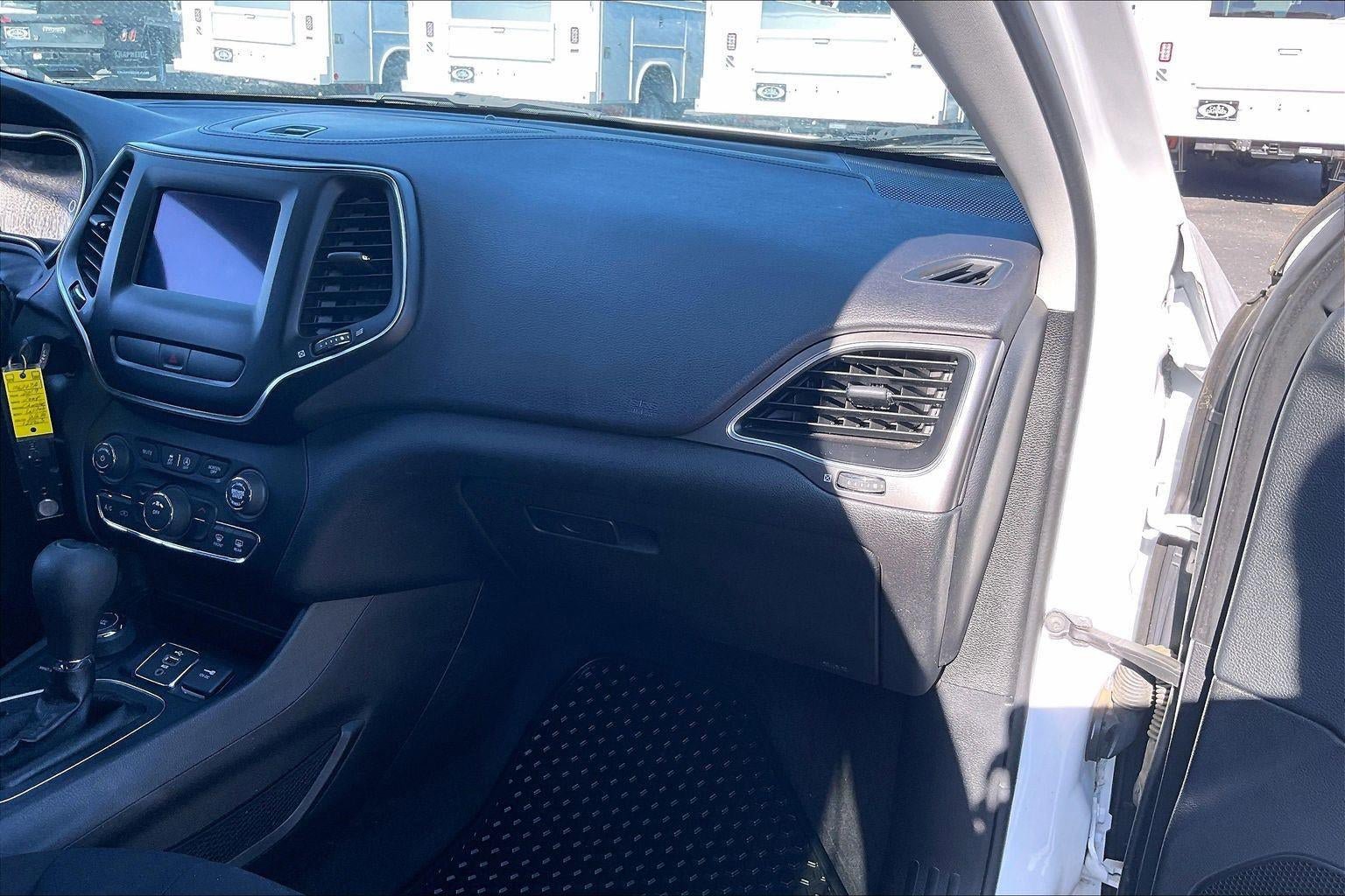 Used 2019 Jeep Cherokee Latitude w/ Cold Weather Group AWD/4WD image 19