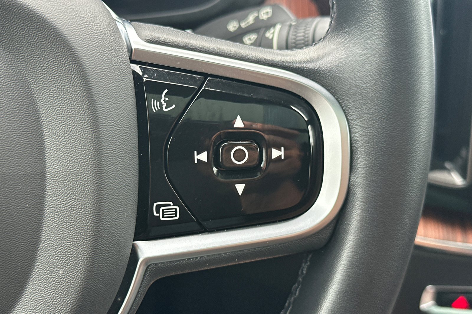 Used 2023 Volvo XC60 B5 Plus w/ Climate Package FWD image 29