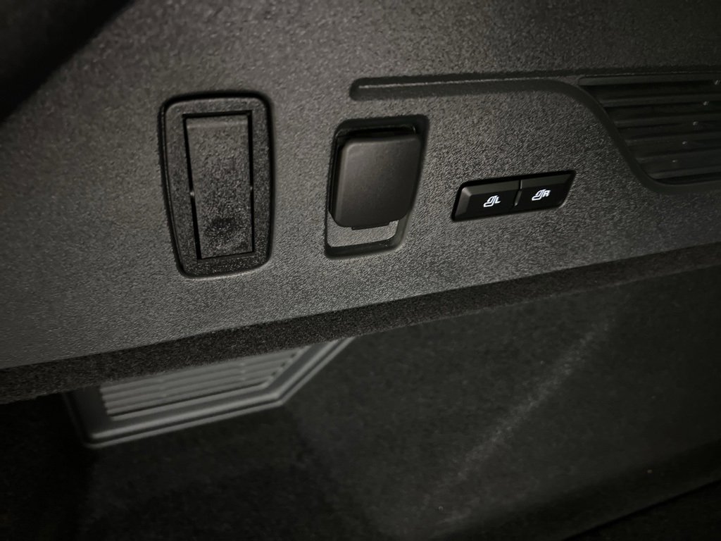 Certified 2025 Lincoln Nautilus Reserve image 40