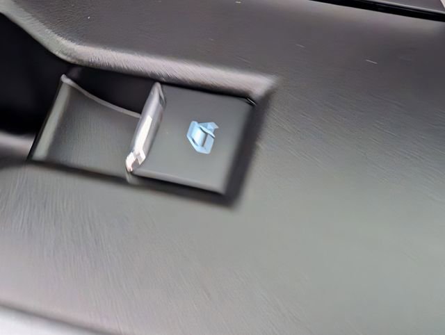 Used 2023 Ford F150 Lariat w/ Equipment Group 502A High image 38