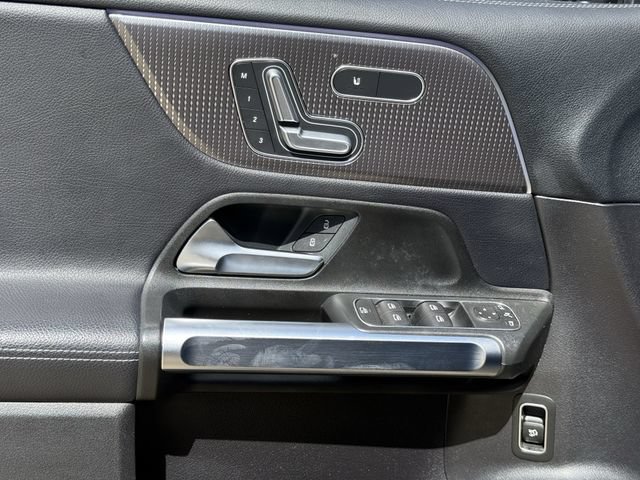 Used 2021 Mercedes-Benz GLB 250 image 24