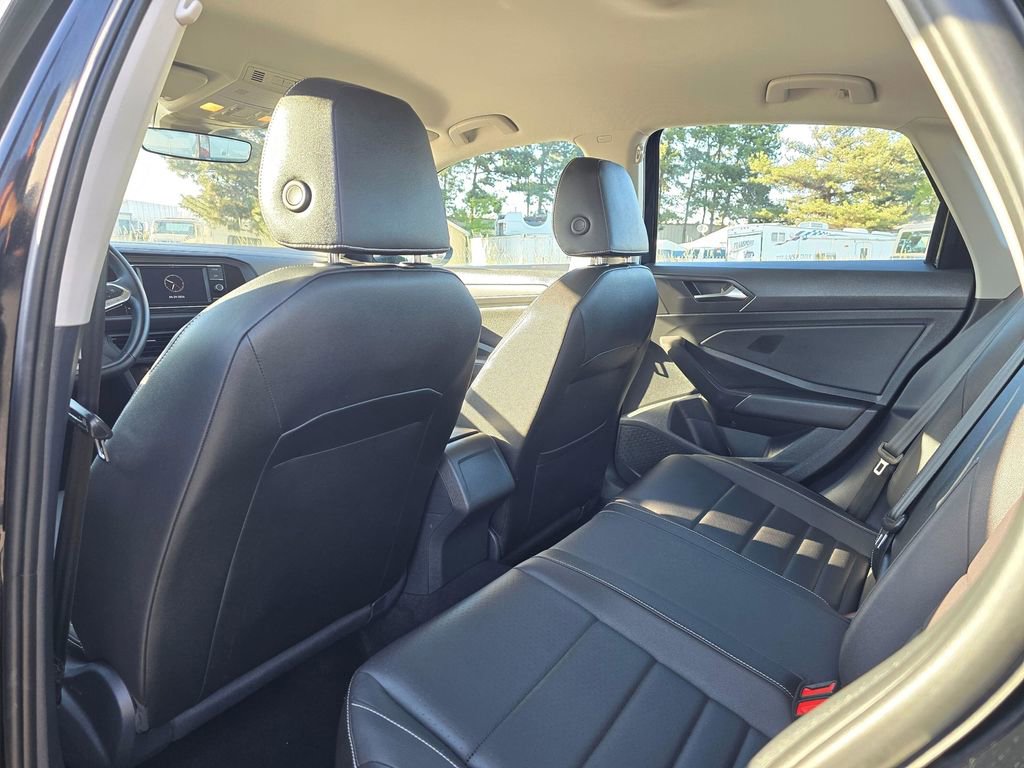 Used 2024 Volkswagen Jetta SE FWD image 13