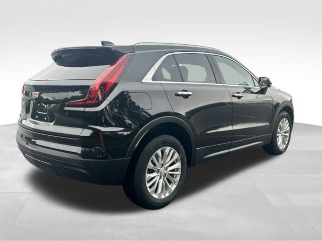 Used 2024 Cadillac XT4 Luxury w/ Cold Weather Package AWD/4WD image 5