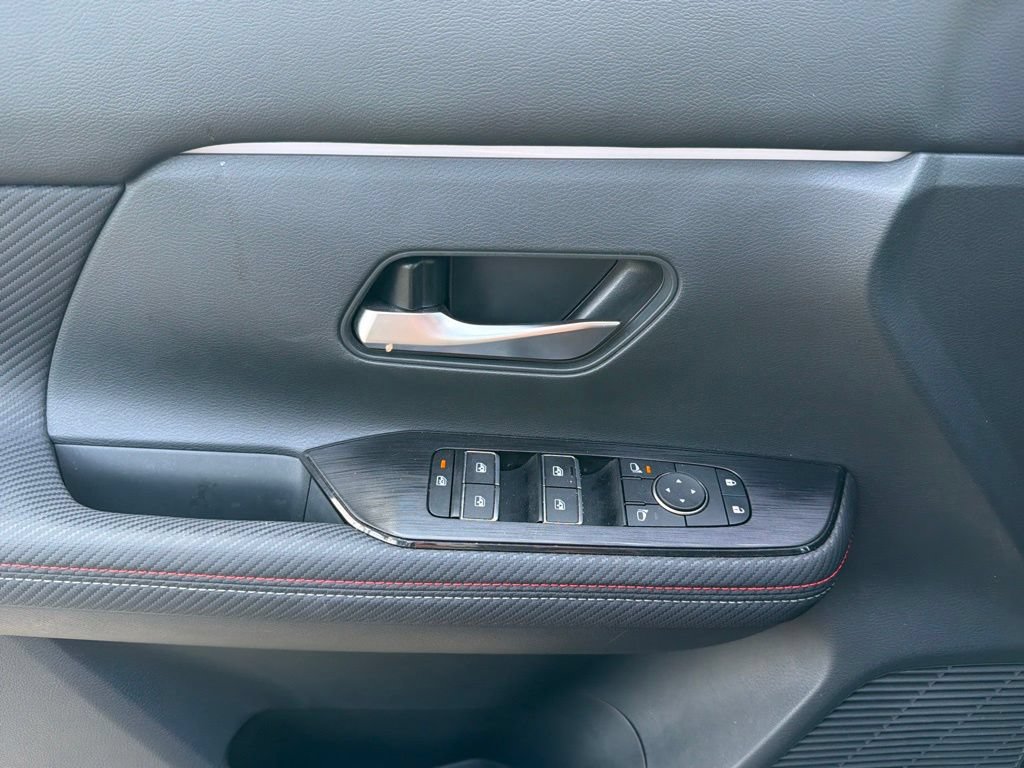 Used 2025 Nissan Kicks SR w/ SR Premium Package AWD/4WD image 19