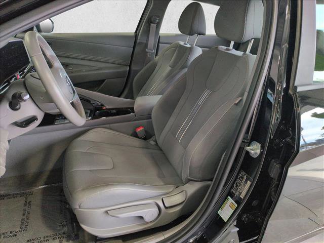 Used 2023 Hyundai Elantra SEL w/ Convenience Package image 16