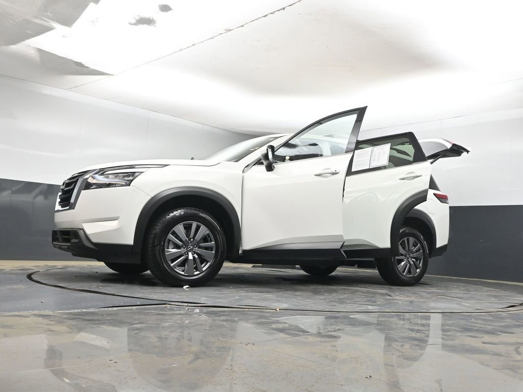 Used 2025 Nissan Pathfinder SV image 46