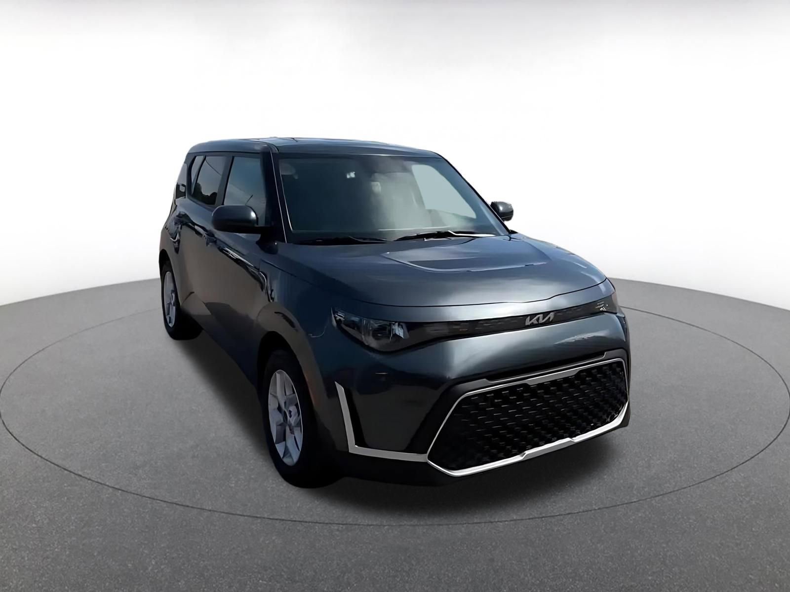 Used 2025 Kia Soul LX w/ LX Technology Package FWD image 3
