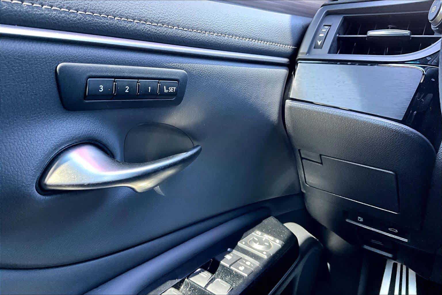 Used 2024 Lexus ES 350 F Sport w/ Accessory Package (Z2) FWD image 33