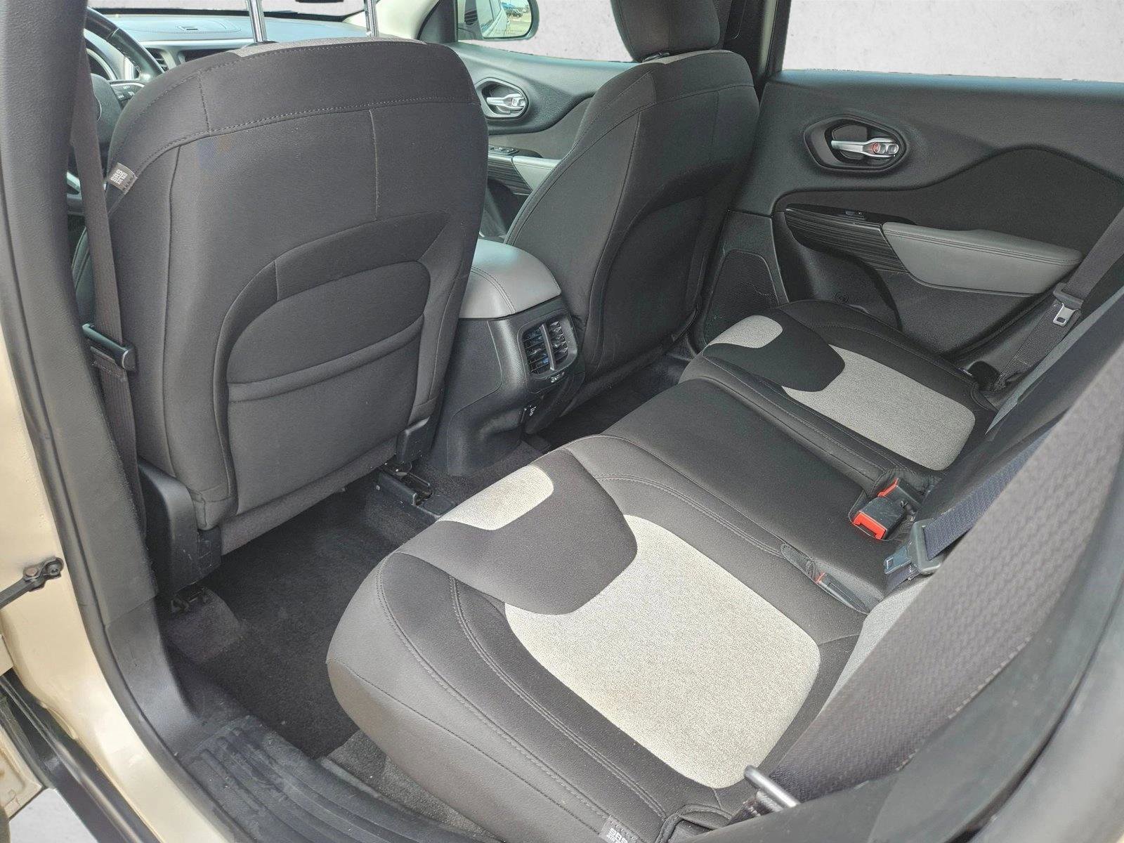 Used 2014 Jeep Cherokee Latitude w/ Comfort/Convenience Group FWD image 9