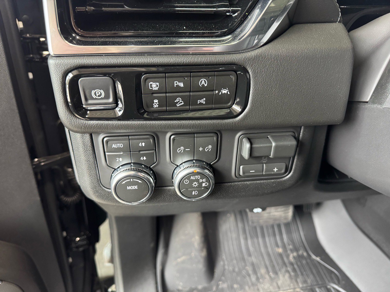 New 2026 GMC Yukon XL Denali w/ Denali Reserve Package image 21