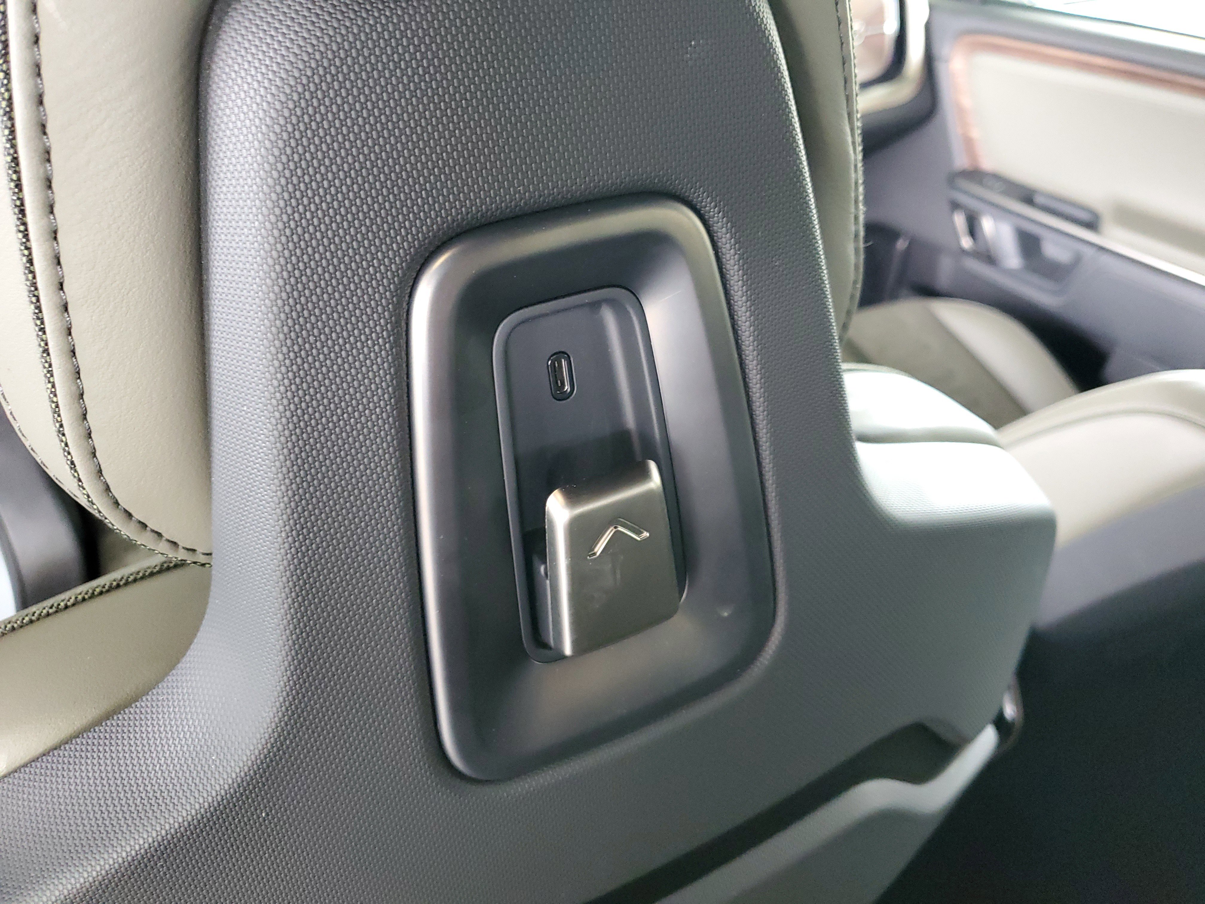 Used 2024 Rivian R1S Adventure image 11