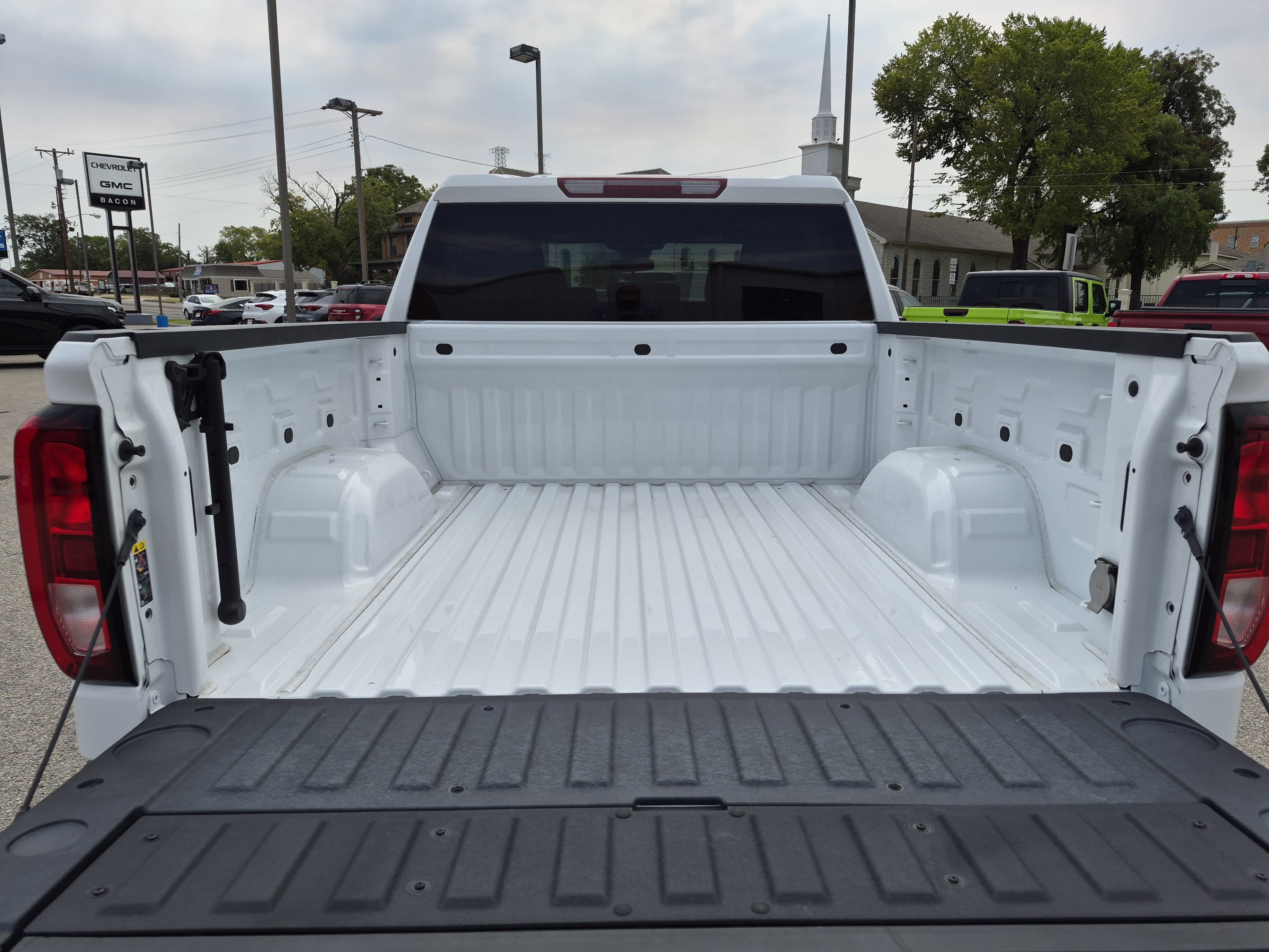 Used 2024 GMC Sierra 1500 Elevation RWD image 9