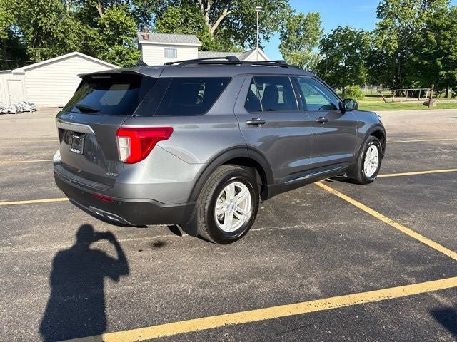 Used 2024 Ford Explorer XLT w/ Equipment Group 202A AWD/4WD image 3