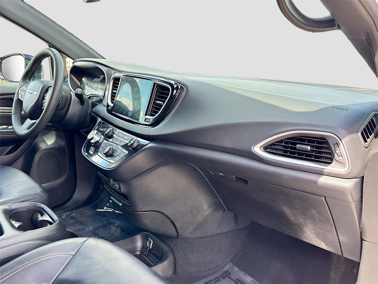 Used 2025 Chrysler Pacifica Select FWD image 28