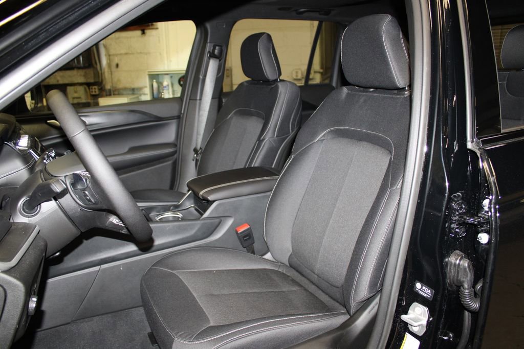 New 2026 Jeep Grand Cherokee Laredo image 24