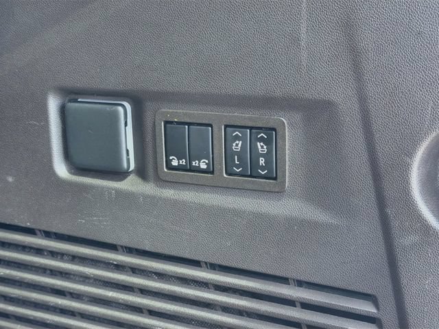 Used 2022 GMC Yukon Denali AWD/4WD image 13