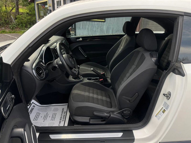 Used 2012 Volkswagen Beetle 2.0T FWD image 10