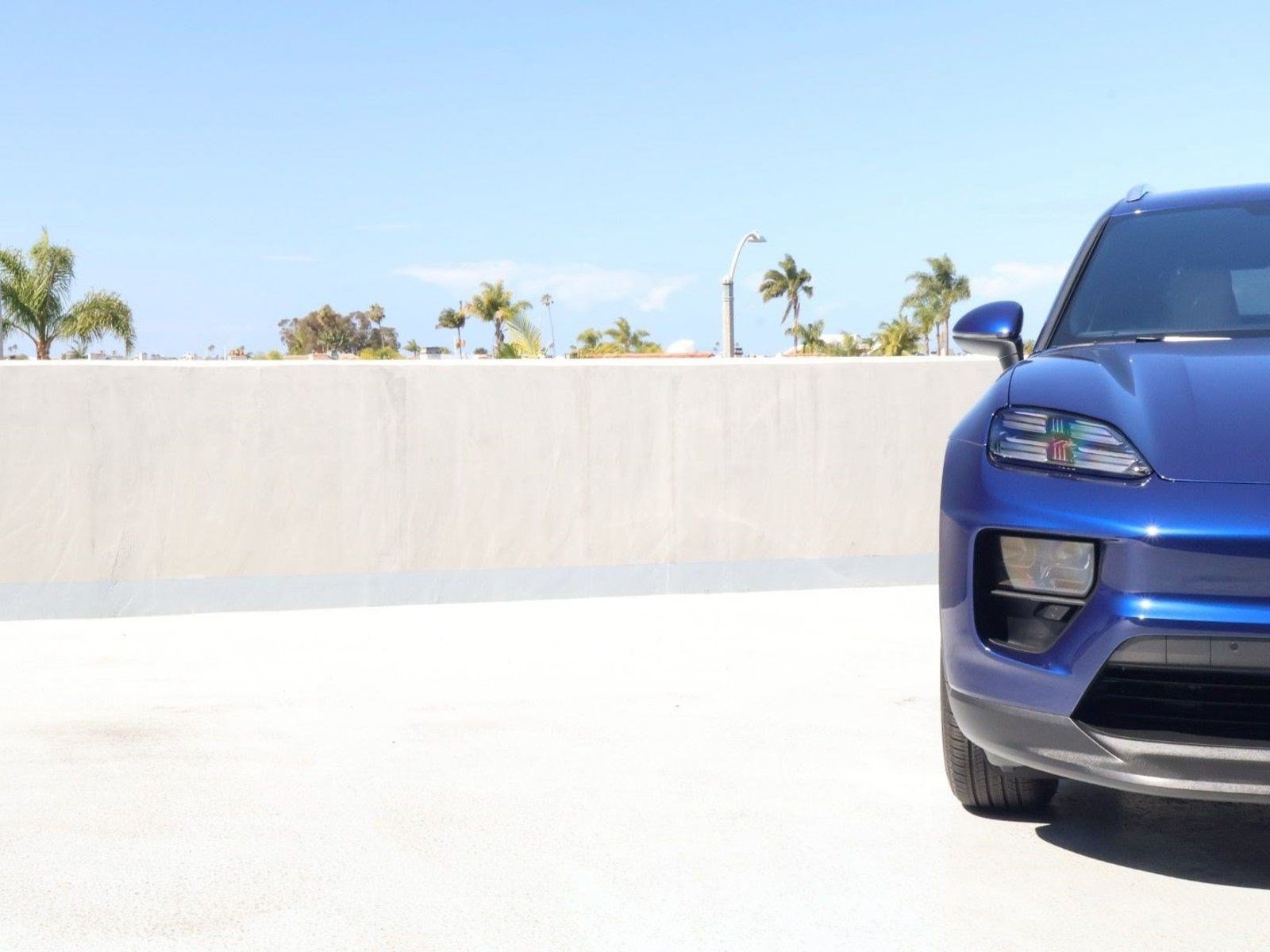 Certified 2025 Porsche Macan Electric RWD image 12