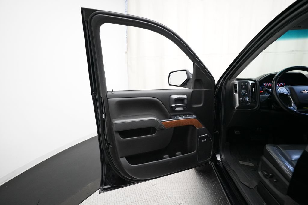 Used 2018 Chevrolet Silverado 1500 LTZ w/ Sport Package AWD/4WD image 27