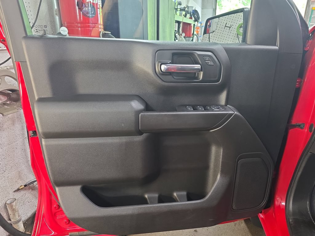Used 2019 Chevrolet Silverado 1500 Custom w/ Custom Value Package AWD/4WD image 26