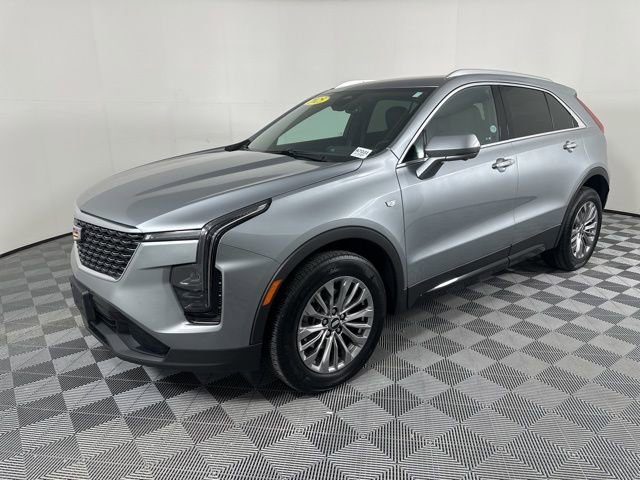 Used 2025 Cadillac XT4 Premium Luxury image 7
