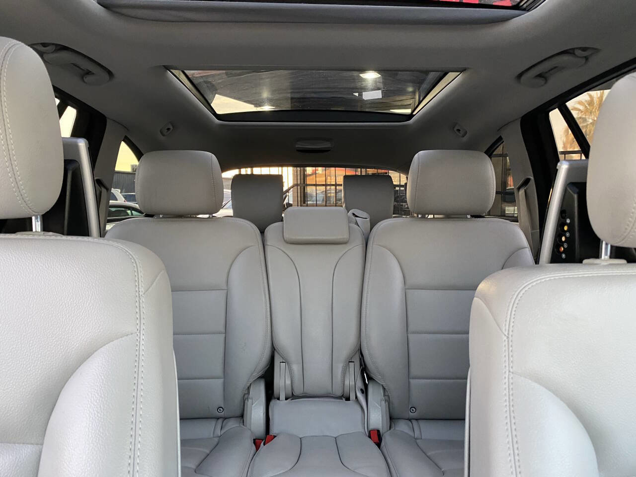 Used 2011 Mercedes-Benz R 350 4MATIC image 28