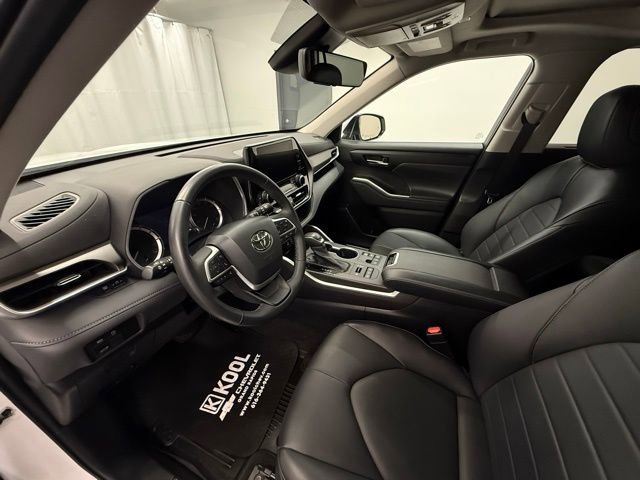 Certified 2023 Toyota Highlander XLE image 12