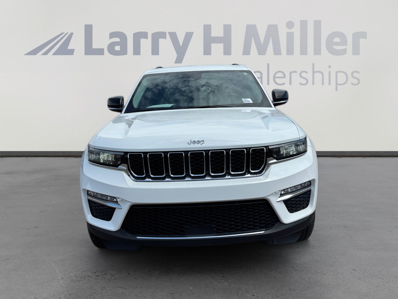 Used 2022 Jeep Grand Cherokee Limited AWD/4WD image 8