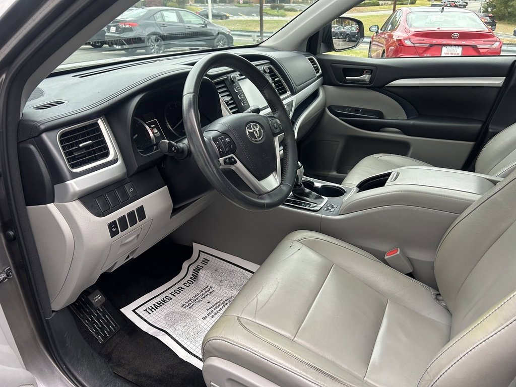 Used 2016 Toyota Highlander XLE image 9