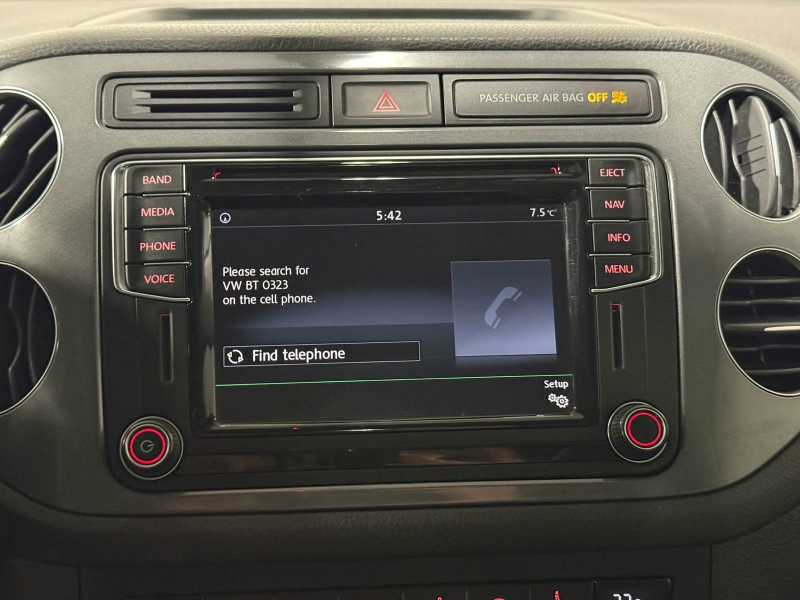 Used 2017 Volkswagen Tiguan SEL FWD image 36