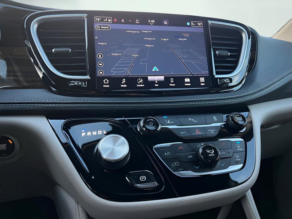 Used 2021 Chrysler Pacifica Limited image 52